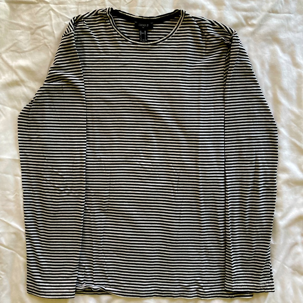Striped black and white long sleeve - Forever 21 - size medium